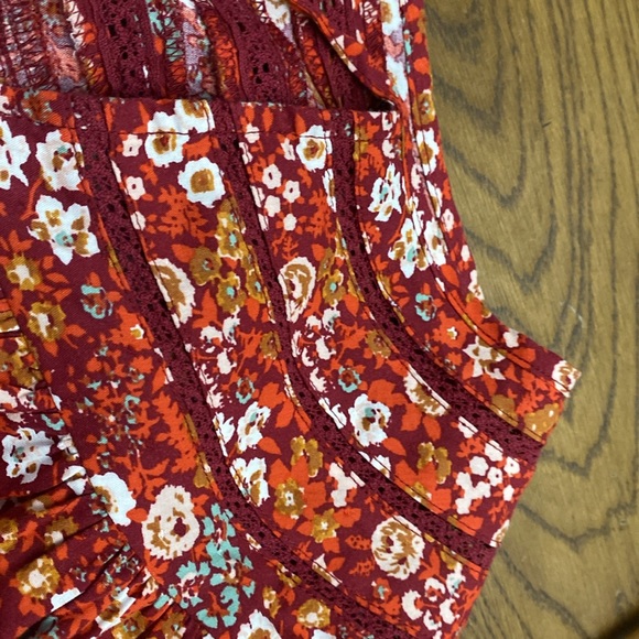 Universal Thread Red Floral Blouse - Picture 4 of 5